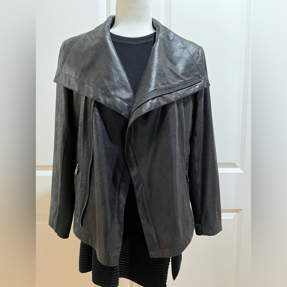 GIULIANA RANCIC Women’s Black Faux Leather Wide Collar Jacket. Size S
